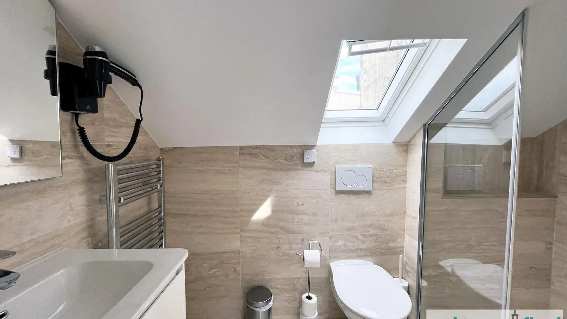 Apartament Urban Flat 176 - Charming 3 Bedroom In Montorgueil Paryż